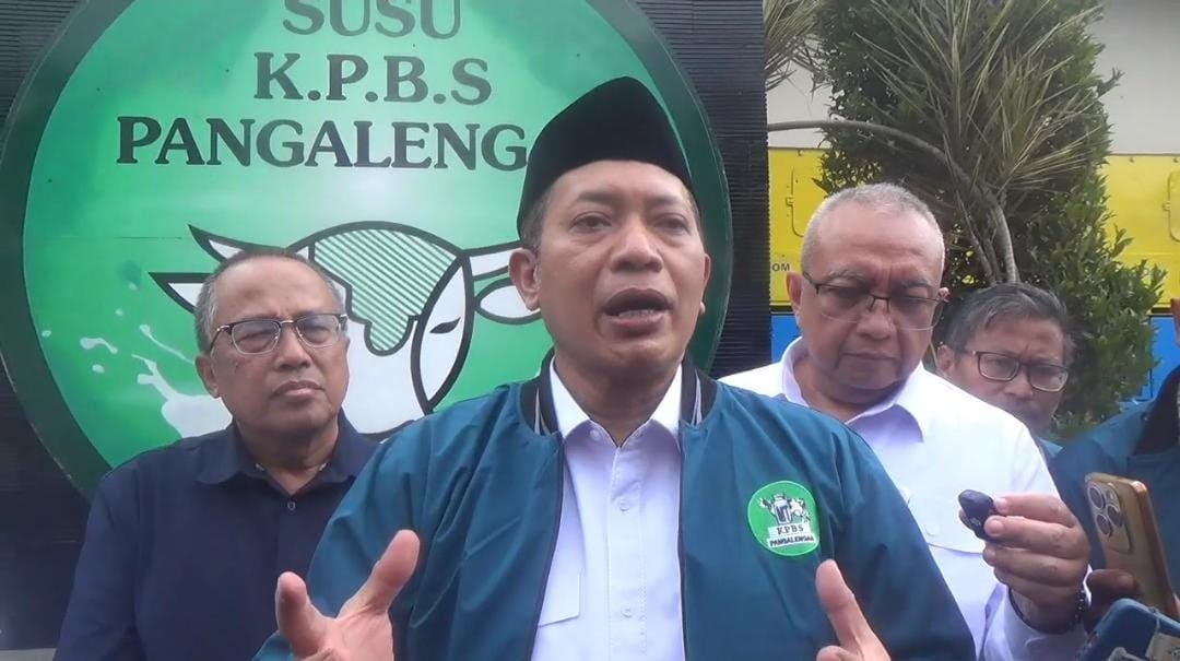 MENTERI Koperasi Ferry Juliantono mendorong Koperasi Produsen Peternakan Bandung Selatan (KPBS) Pangalengan untuk mendirikan pabrik susu UHT.