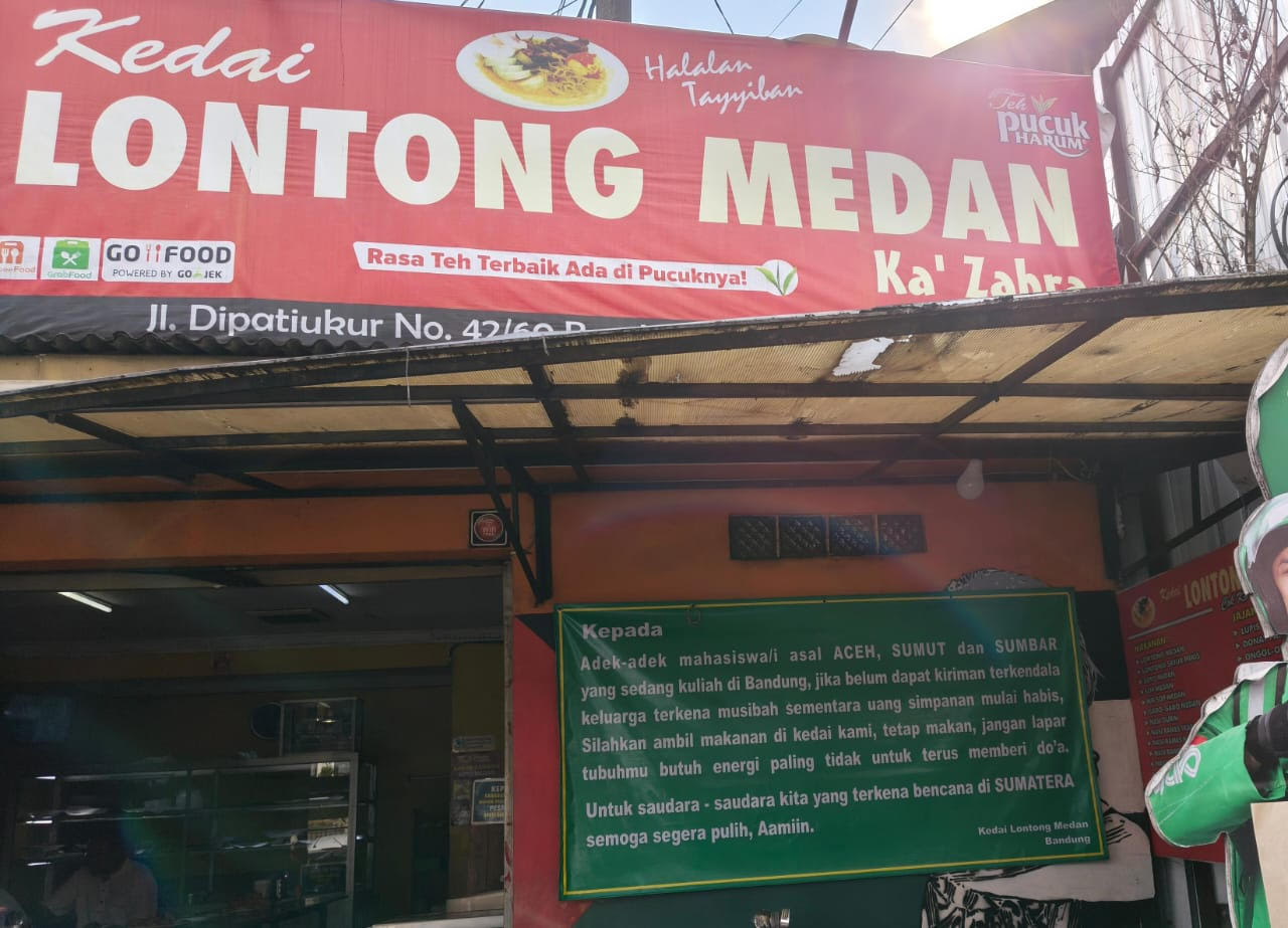 Kedai Lontong Medan Gratiskan Mahasiswa Terdampak Bencana Sumatera