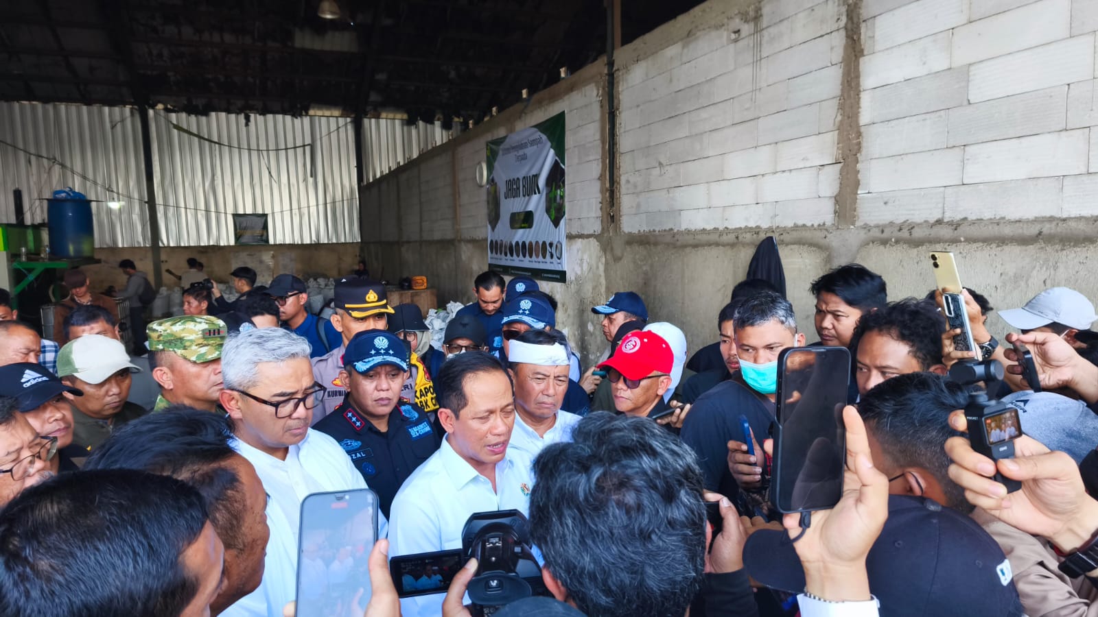 Menteri LH Minta Kepala Daerah Tegas Kelola Sampah