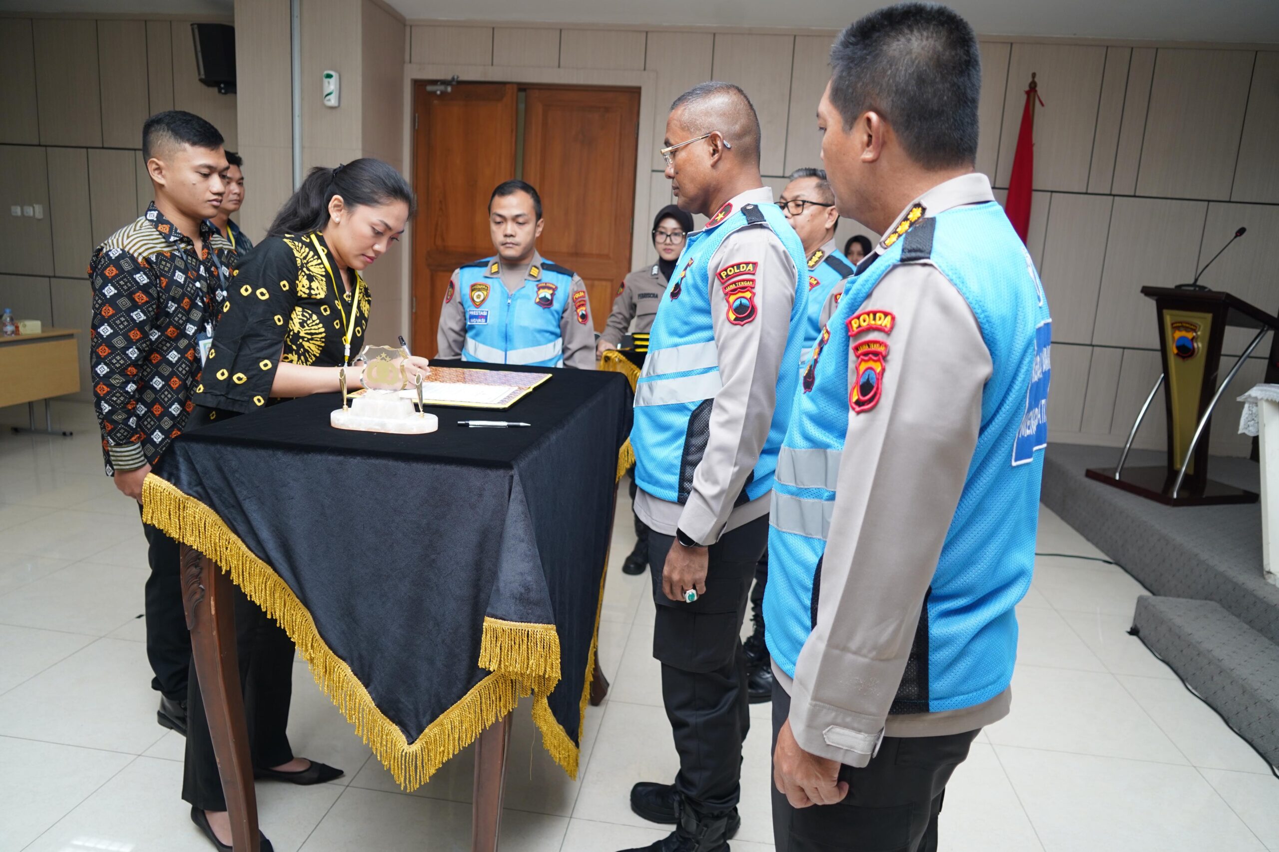rekrutmen polri di polda jateng dengan menandatangani pakta integritas