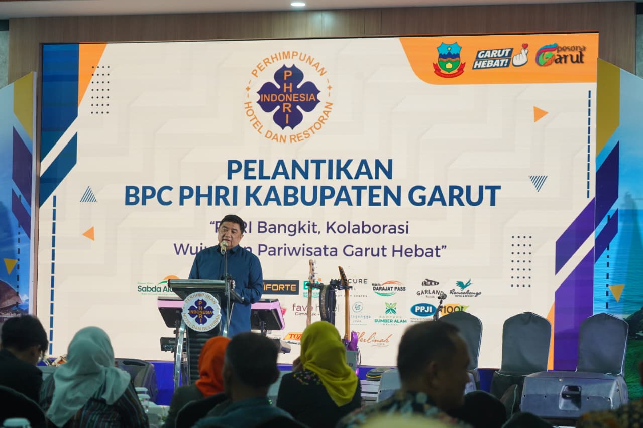 BUPATI Garut, Abdusy Syakur Amin minta Perhimpunan Hotel dan Restoran Indonesia (PHRI) lebih giat memajukan Kabupaten Garut, terutama di sektor pariwisata.