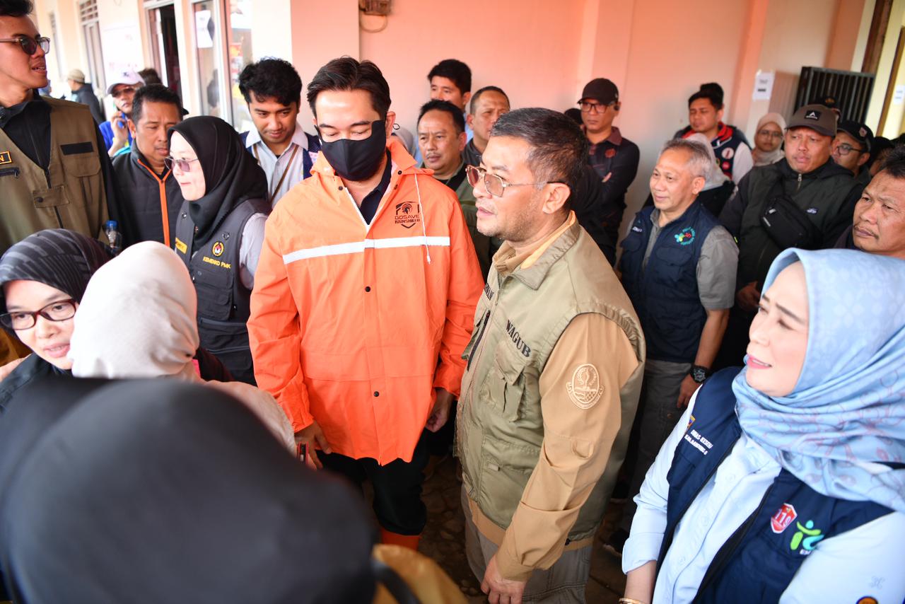 Wagub Jabar Pastikan Akan  Terus Cari Korban Longsor Cisarua