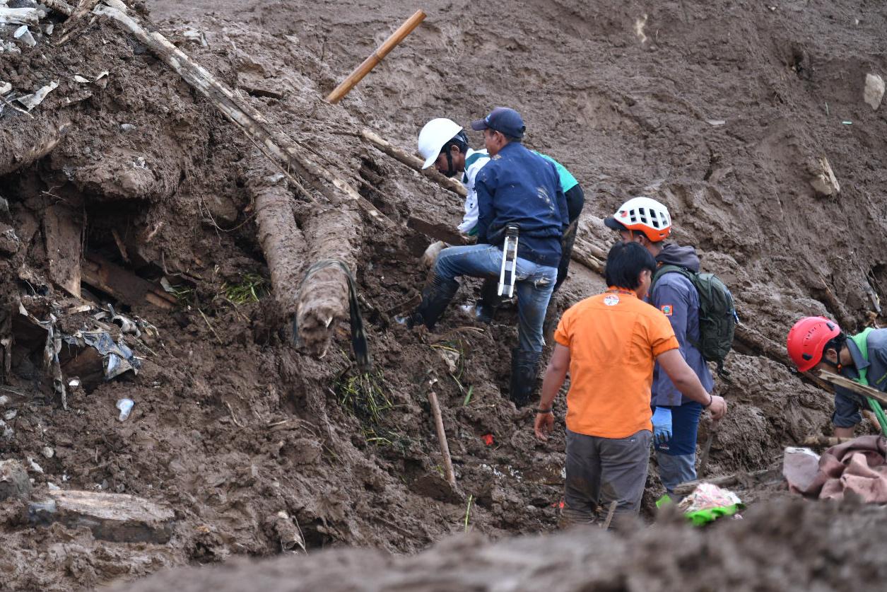 BMKG Lakukan OMC Tiga Kali Sehari untuk Evakuasi Longsor