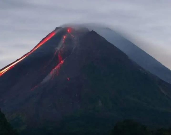 Semeru Erupsi, Masyarakat Dilarang Beraktivitas di Wilayah Sekitar