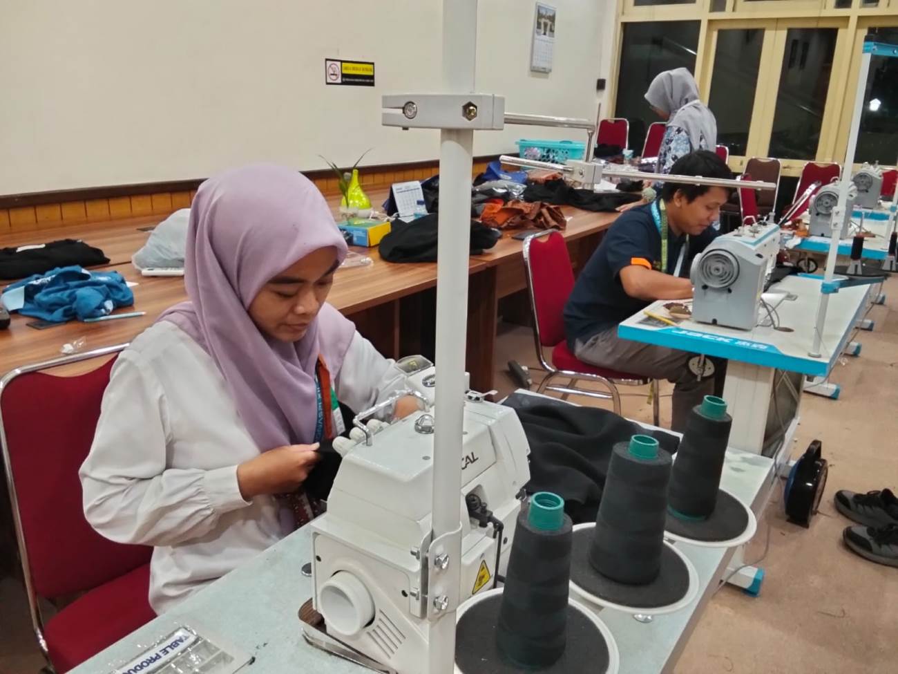 Mahasiswa UNY Unjuk Keahlian Permak Busana di Pra-Konaspi