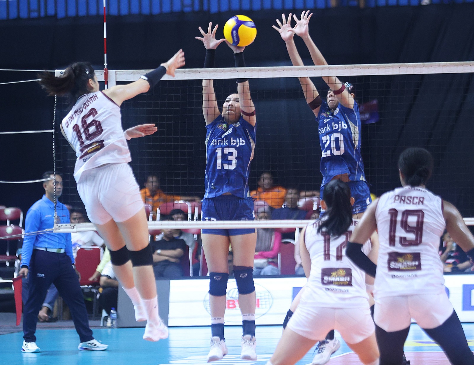 Sikat Medan Falcons, bjb Tandamata Jaga Asa ke Final Four