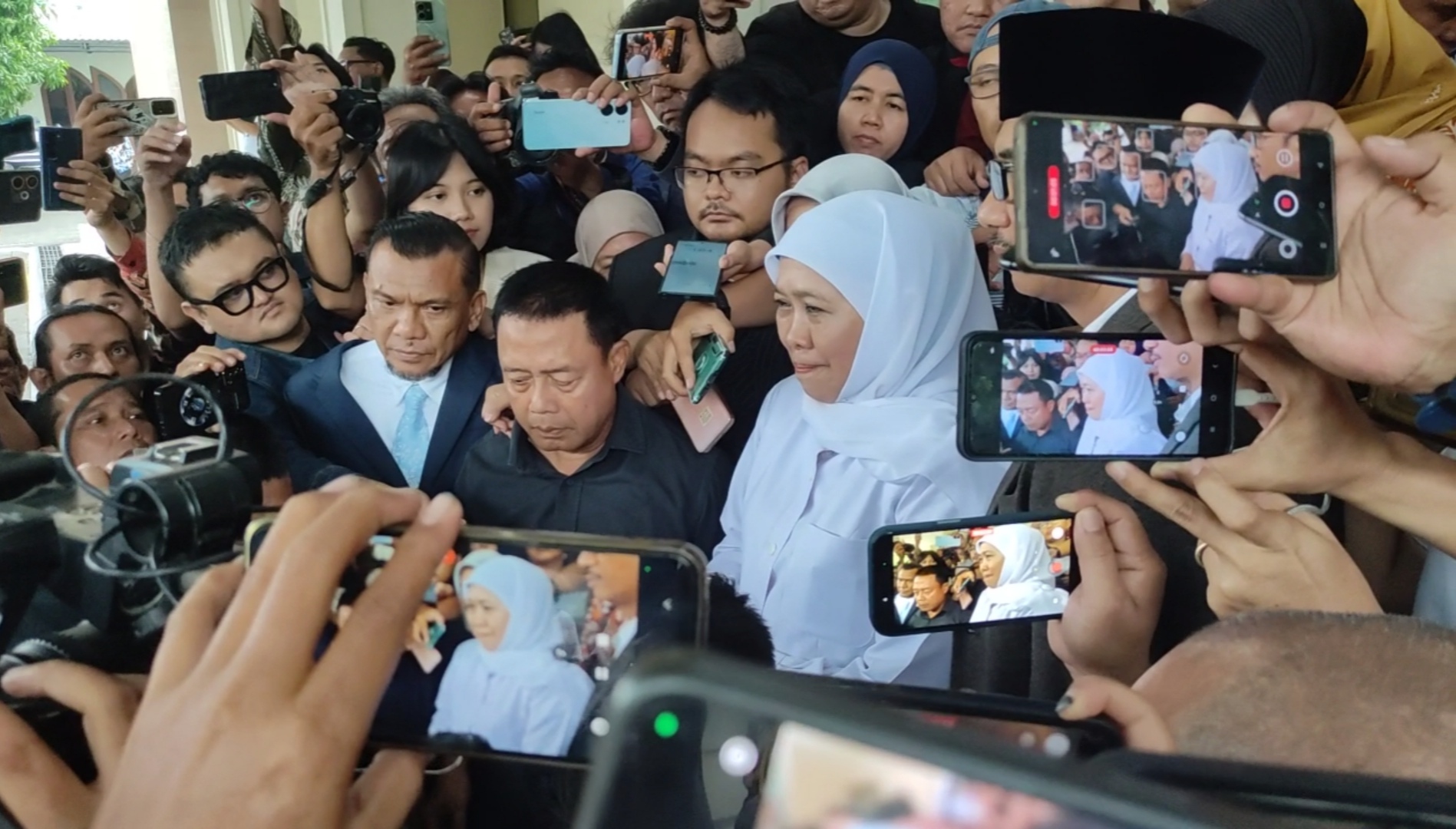 Tolak Keterangan Kusnadi, Khofifah Bantah Terima Fee Ijon Hibah