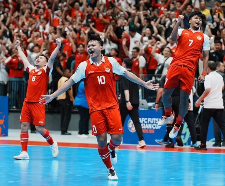 TIM Nasional Futsal Indonesia kembali mencetak sejarah. Kali ini skuat Garuda sukses melaju ke partai final seusai menyikat Jepang 5-3