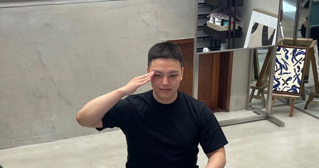 rambut cepak menjadi tren di kalangan artis korsel menjelang wamil