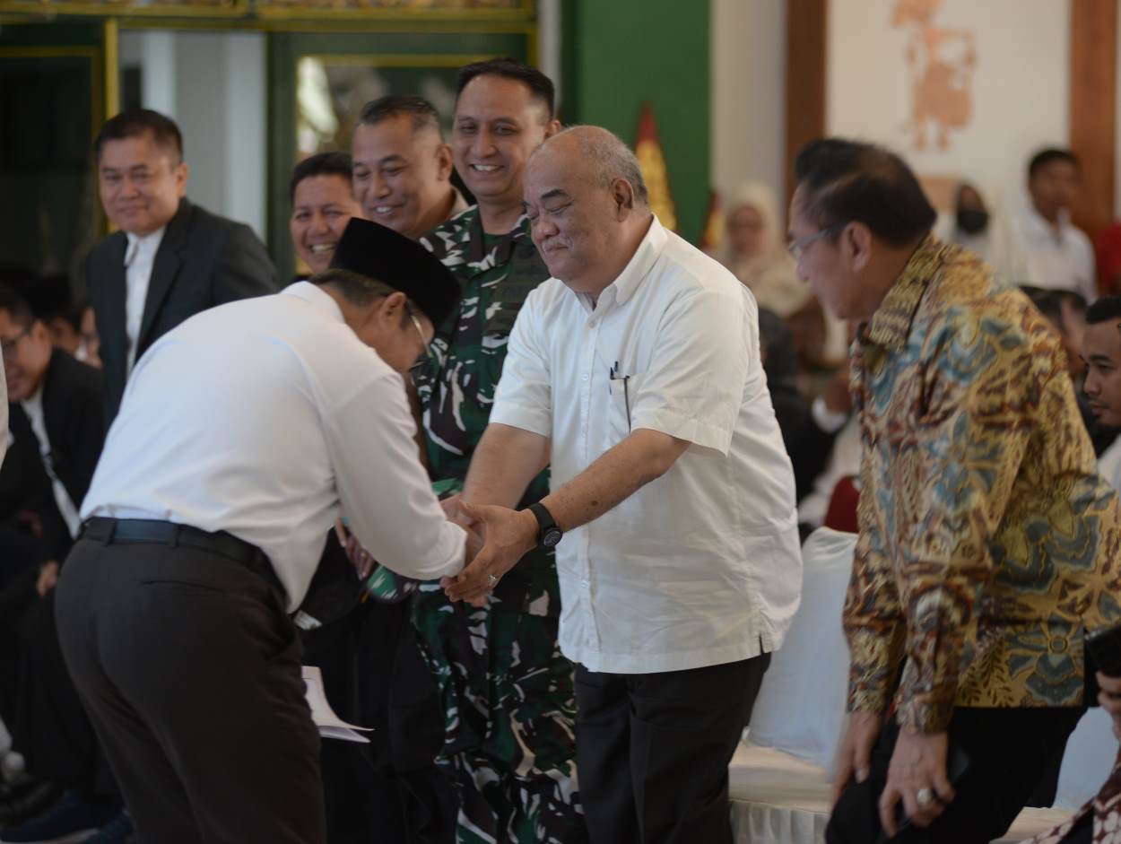 WAKIL Gubernur Daerah Istimewa Yogyakarta KGPAA Paku Alam X meminta pengurus KONI Kota Yogyakarta  yang baru  bisa mengutamakan prestasi atlet