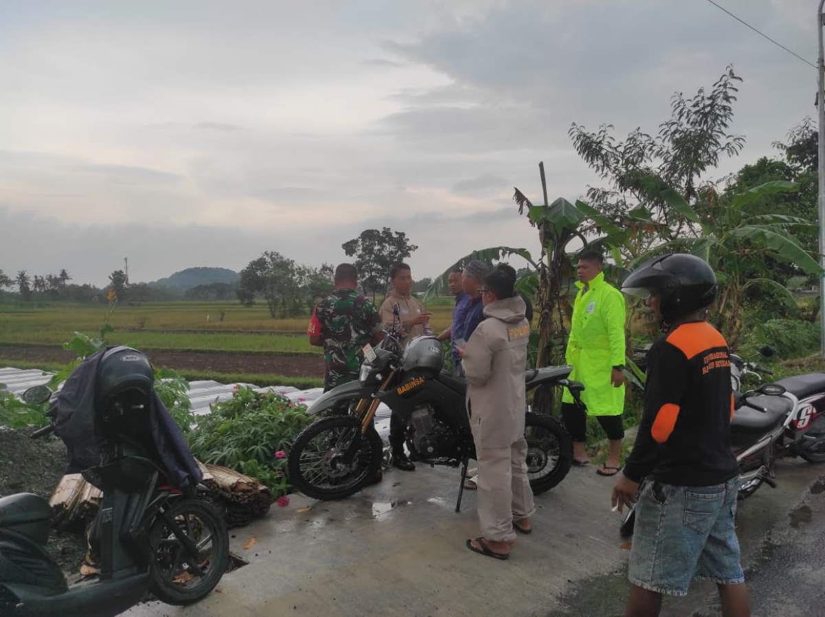 dua petani tewas tersambar petir saat mereka berteduh