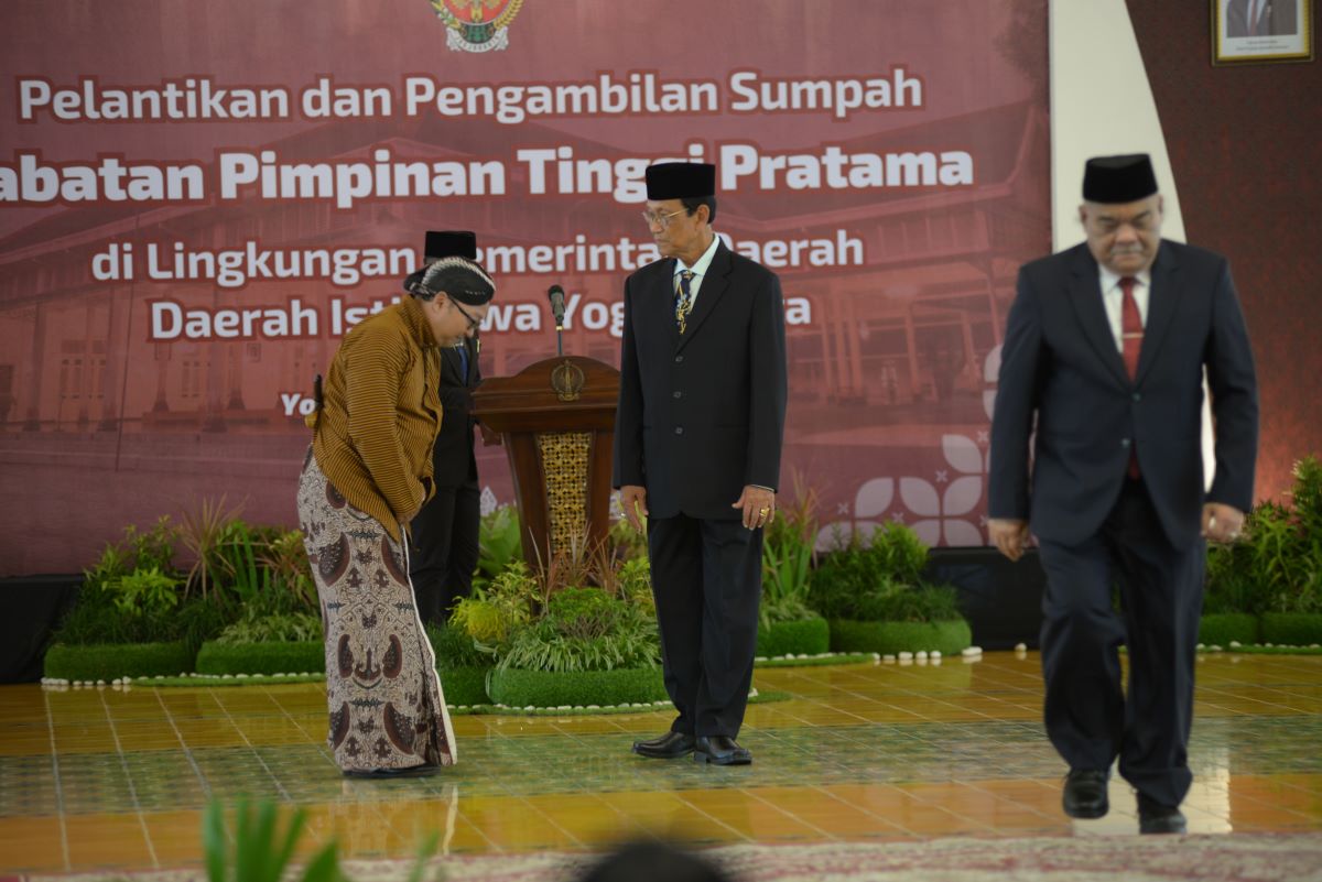 Sultan Minta Kepala DPMPTSP DIY Ubah Gaya Kepemimpinan