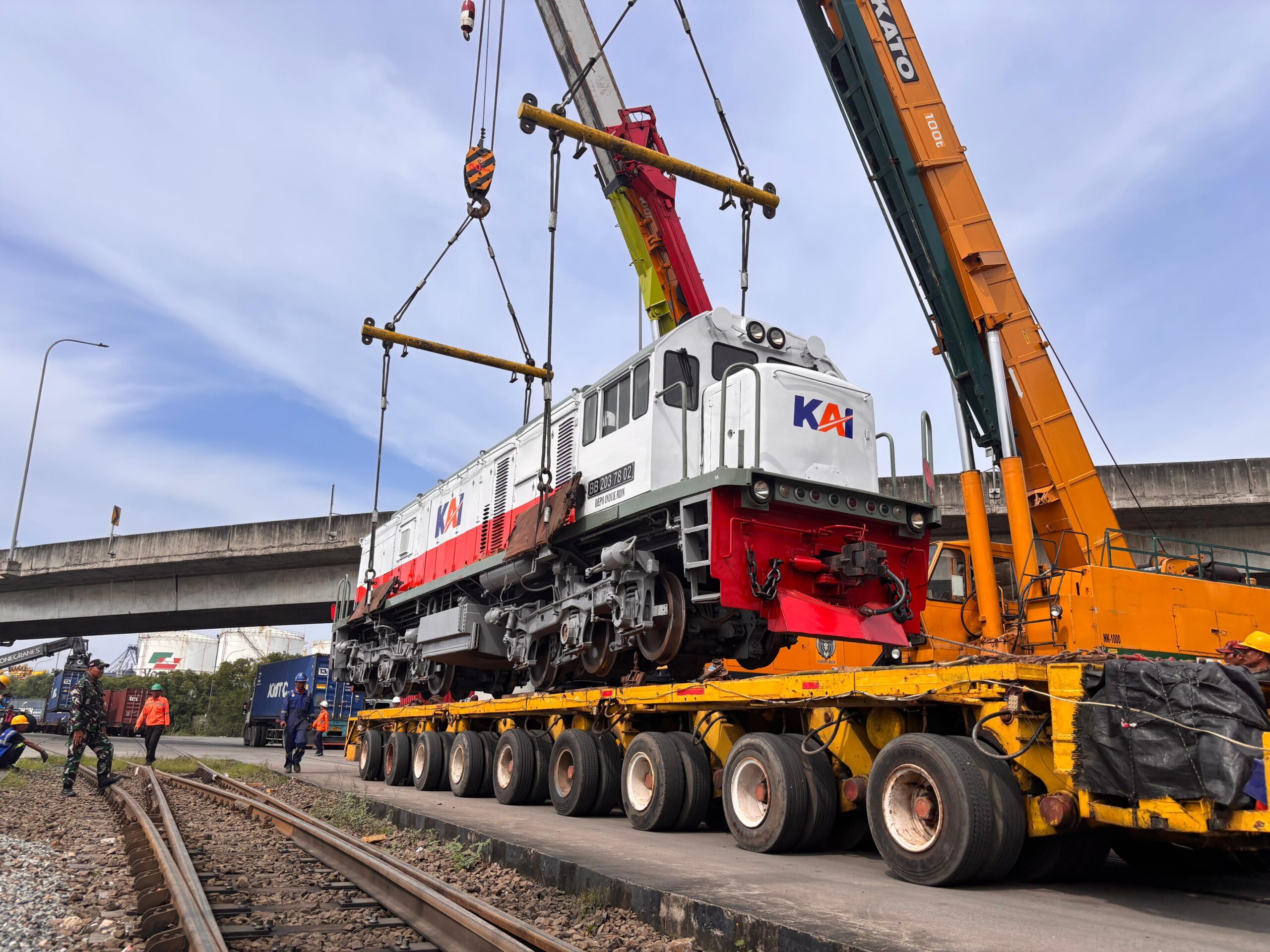 Kalog Distribusikan 4 Lokomotif Hidrolik