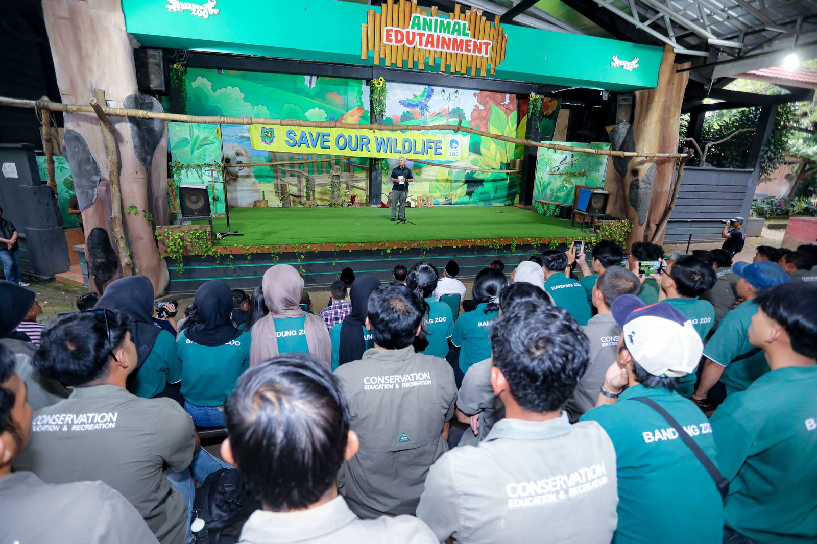 Pemkot Beri Kadeudeuh untuk Pegawai Kebun Binatang Bandung