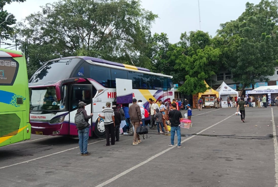 Terminal Cicaheum Kota Bandung masih Dipadati  Pemudik Lebaran