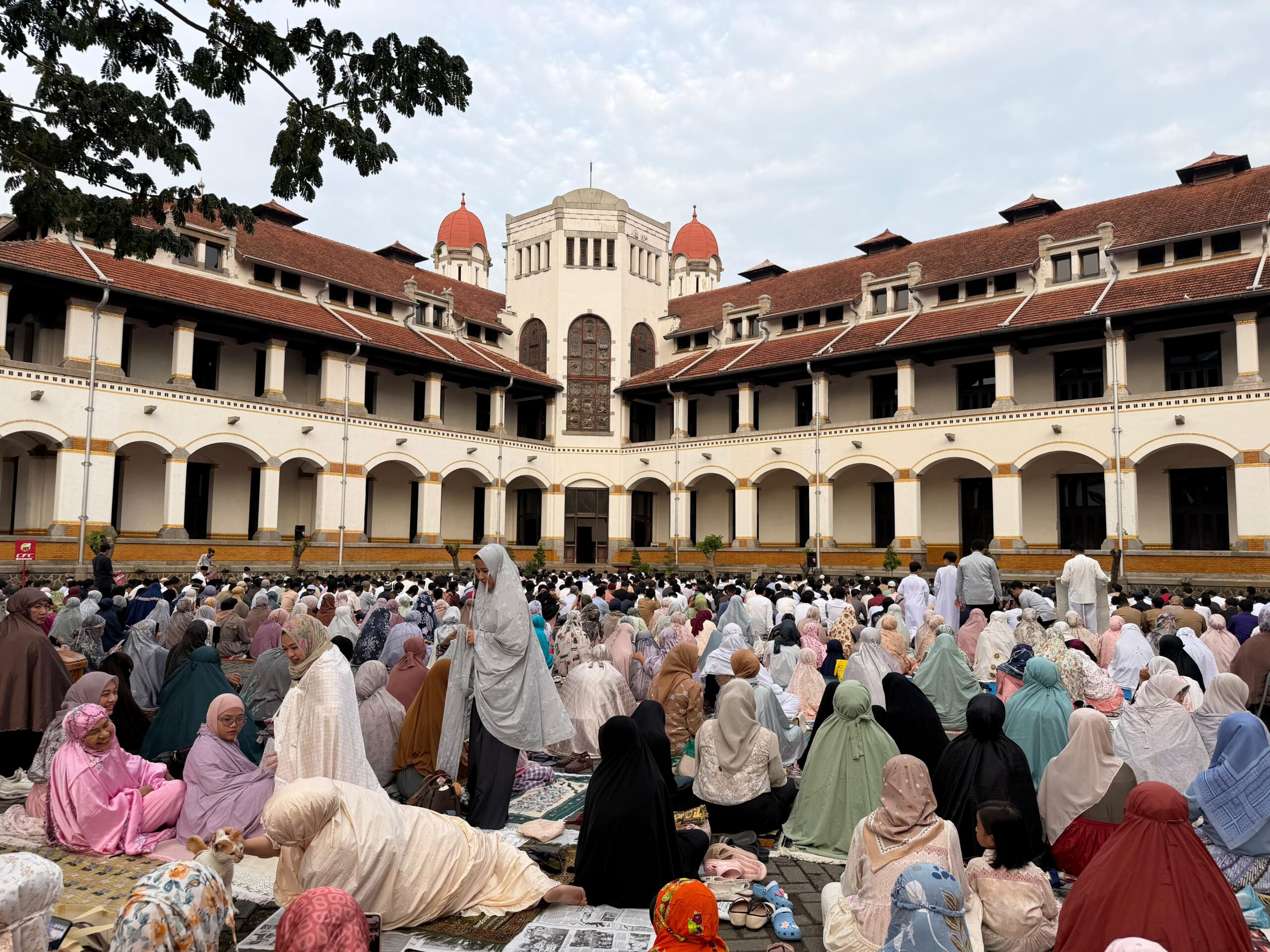 Gelar Salat Idulfitri di Lawang Sewu, KAI Wisata Hadirkan Nilai  Spiritual dan Budaya