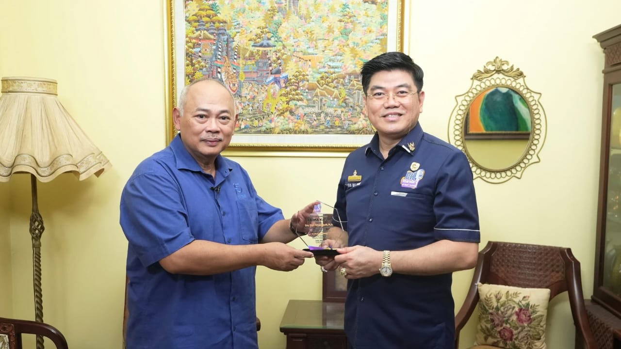 Serangan ke Iran Diduga Cara Trump Alihkan Isu Epstein Files