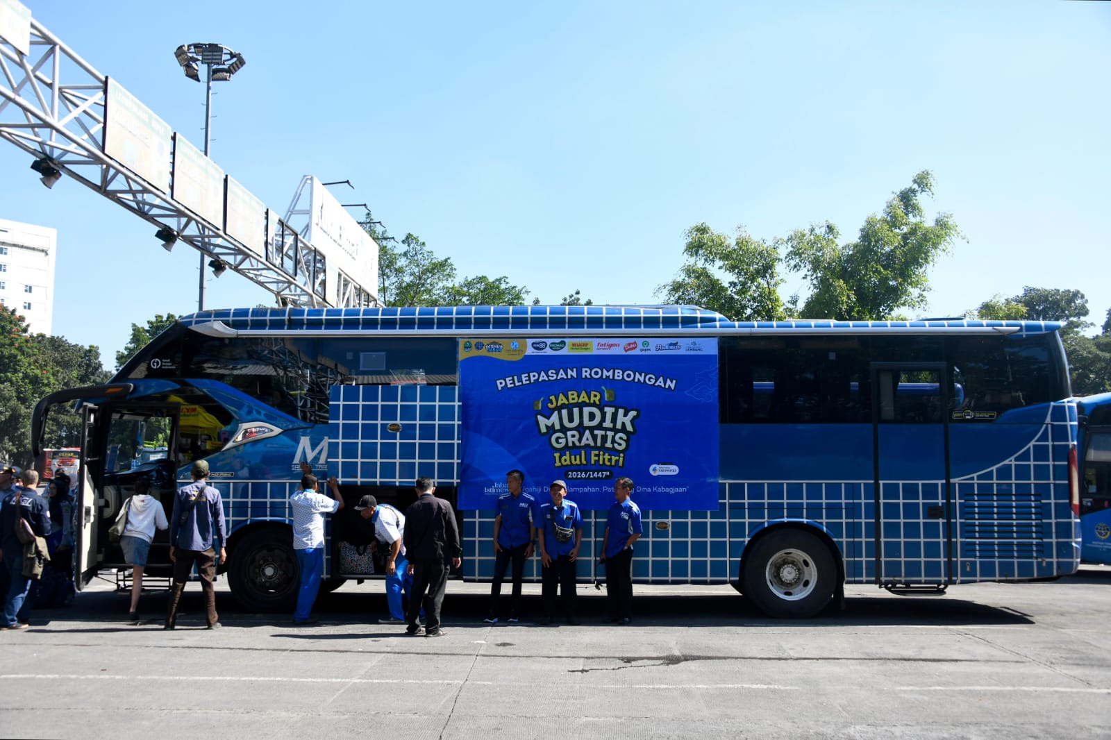 Wagub DIY Lepas Keberangkatan Mudik 1.800 Pedagang Warmindo