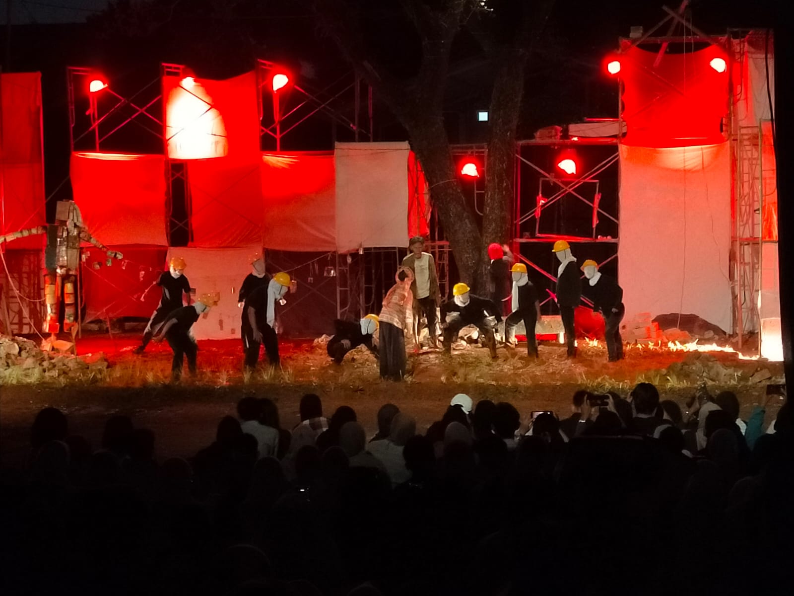 Pementasan JANTUR Tunjukkan Pembangunan tak Perhatikan Lingkungan