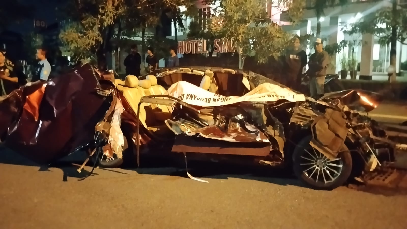 Sedan Tabrak Truk di Jalan Raya Juanda, Satu Orang Tewas