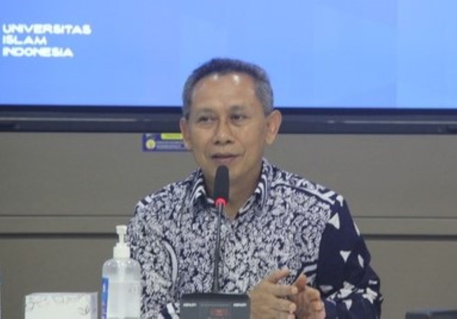 Prof. Hari Purnomo Resmi Jadi Rektor UII