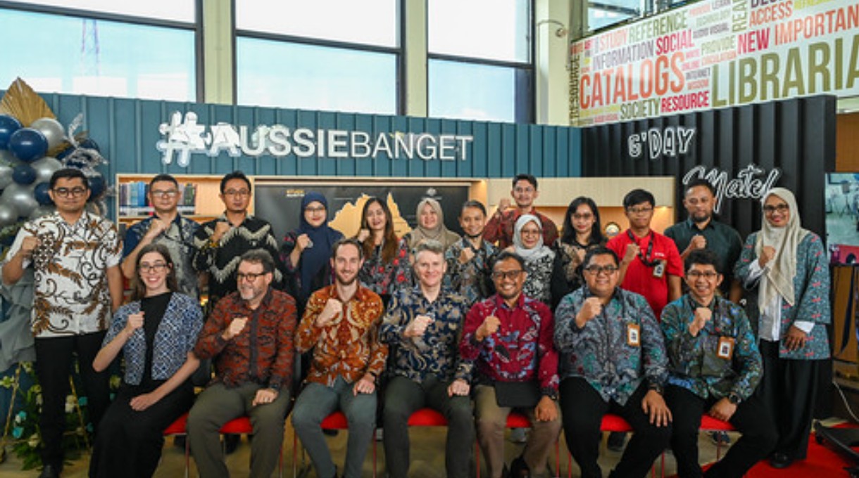 Perkuat Hubungan dengan RI, Dubes Australia Resmikan #AussieBanget Corner di Tel-U  