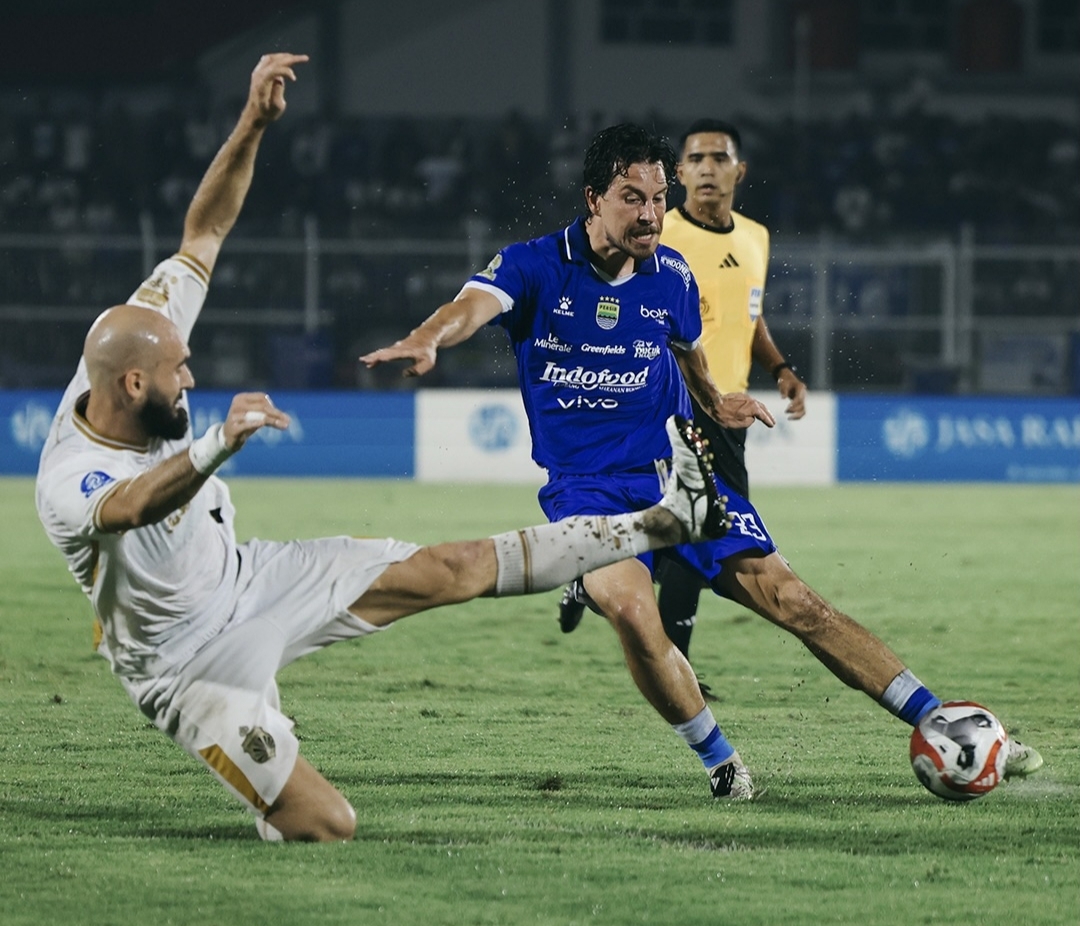 Gasak Bhayangkara, Persib Kembali Gusur Borneo dari Posisi Puncak