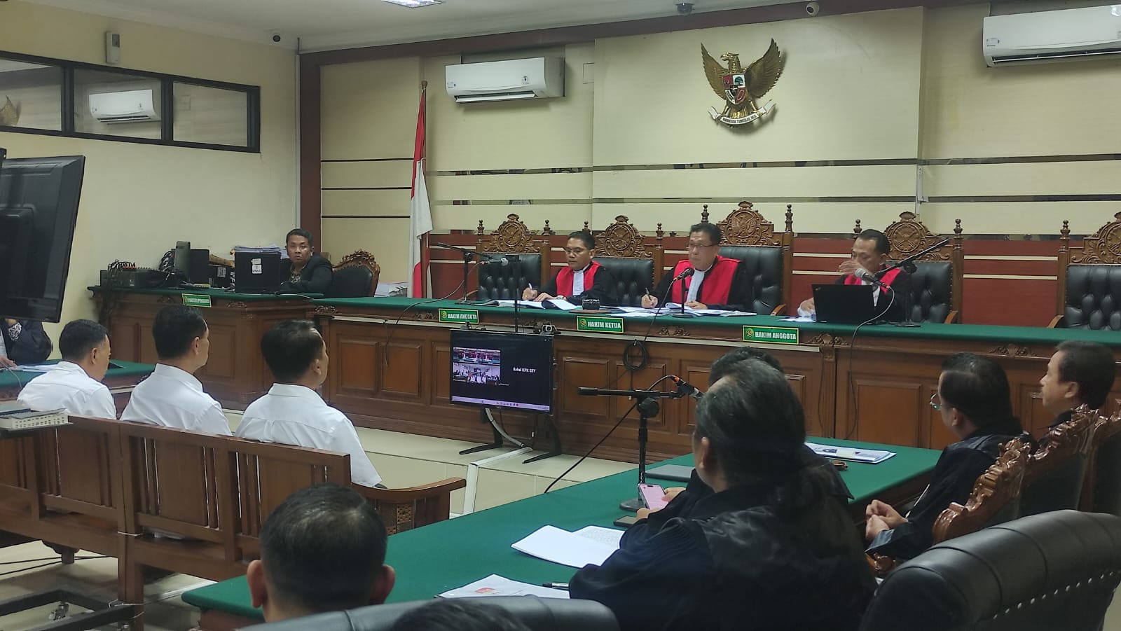 Terduga Korupsi Bupati Ponorogo Nonaktif Sugiri Kerahkan 12 Pengacara