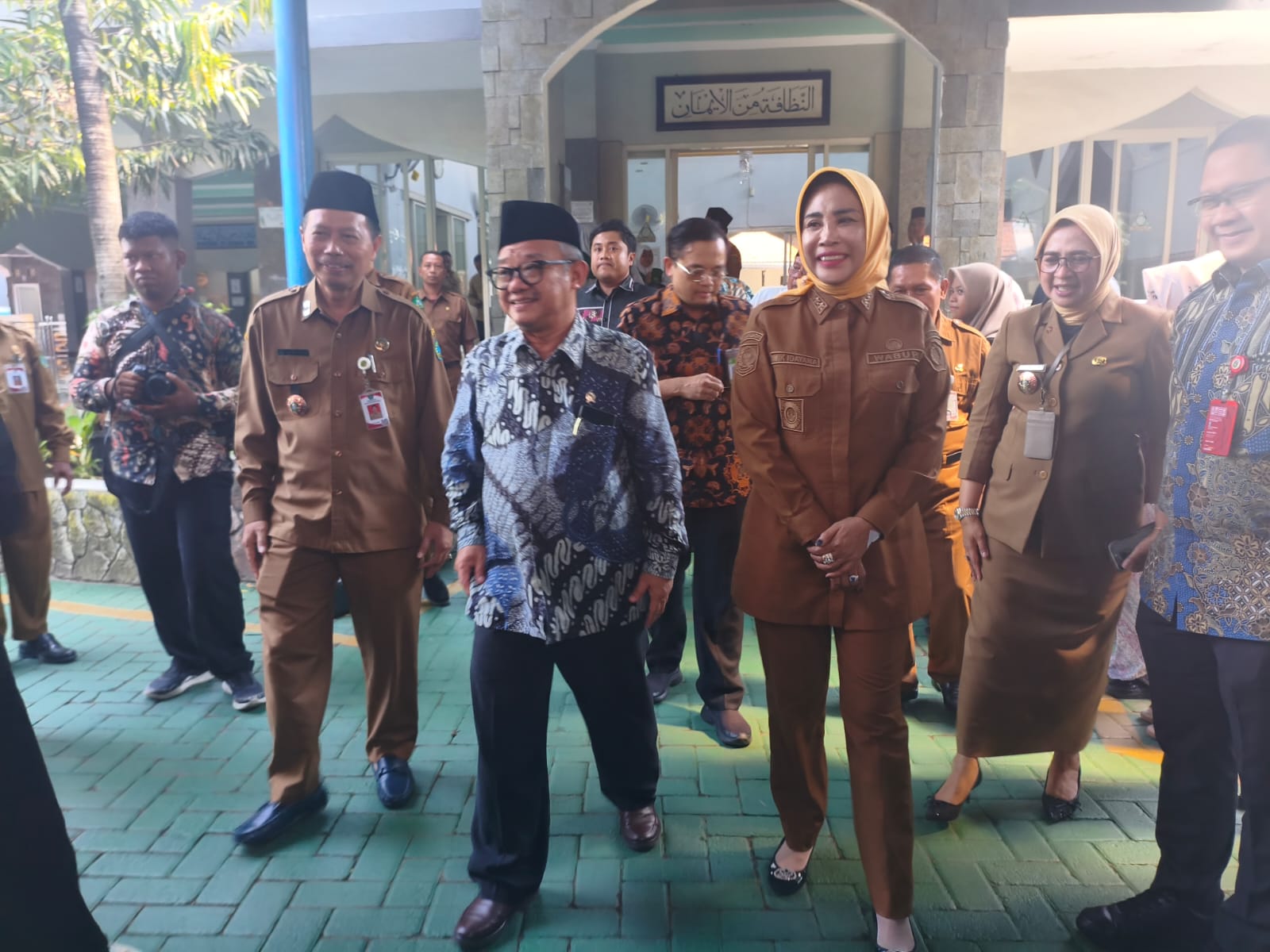 Mendikdasmen Resmikan Revitalisasi 45 Sekolah dan Digitalisasi Pendidikan