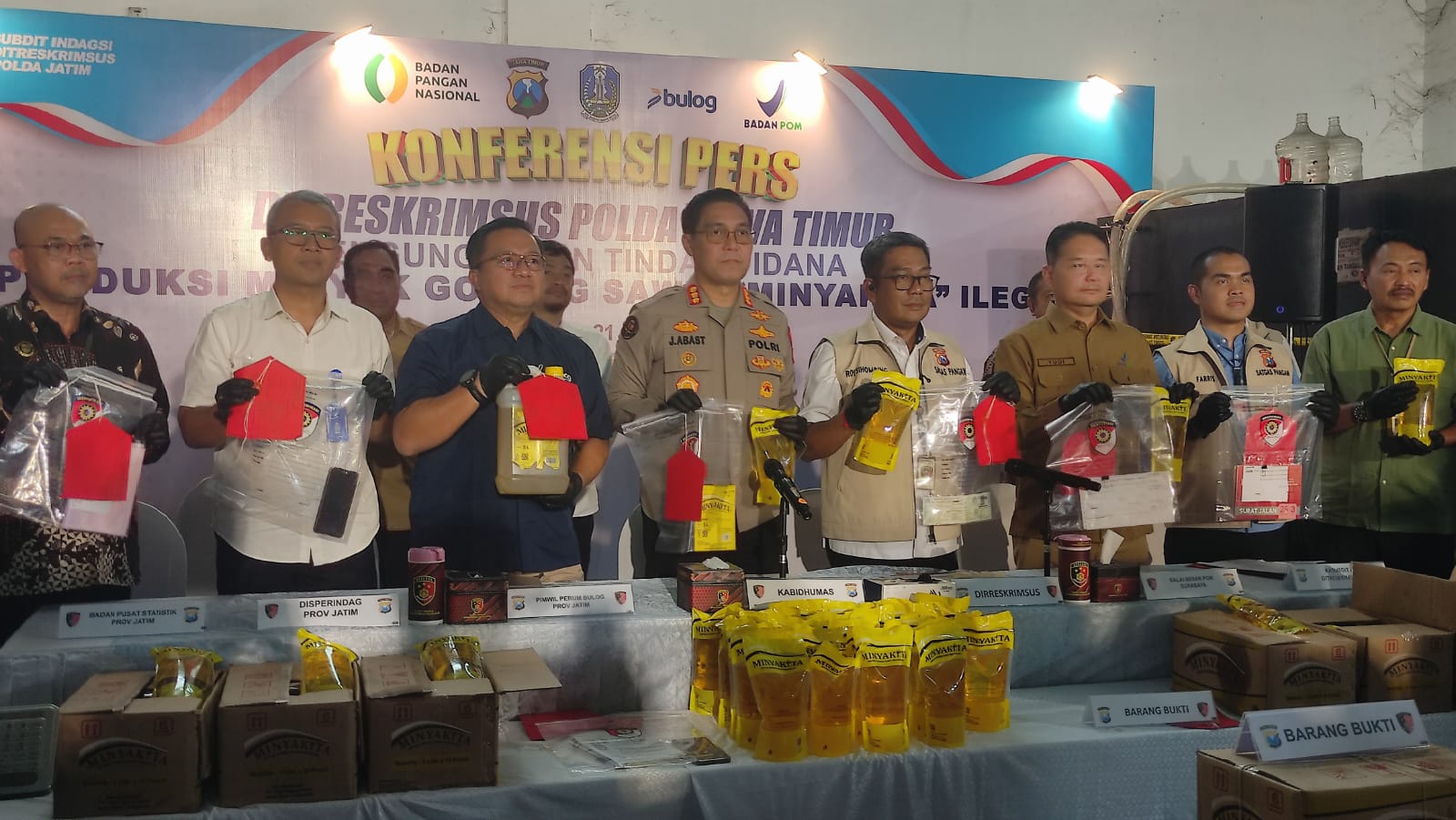 Polda Jatim Bongkar Praktik Repack Minyakita Ilegal di Sidoar