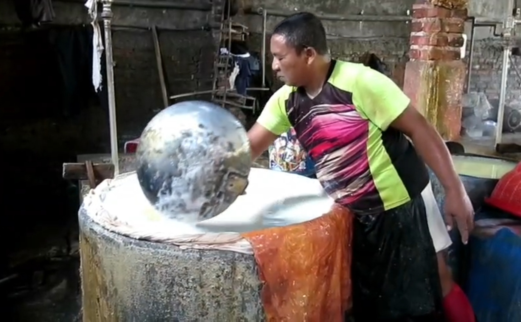 Harga Kedelai Impor Meroket, Perajin Tahu-Tempe di Sidoarjo Menjerit