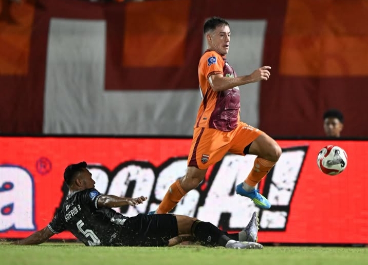 Bekuk Semen Padang, Borneo FC  Tempel Persib