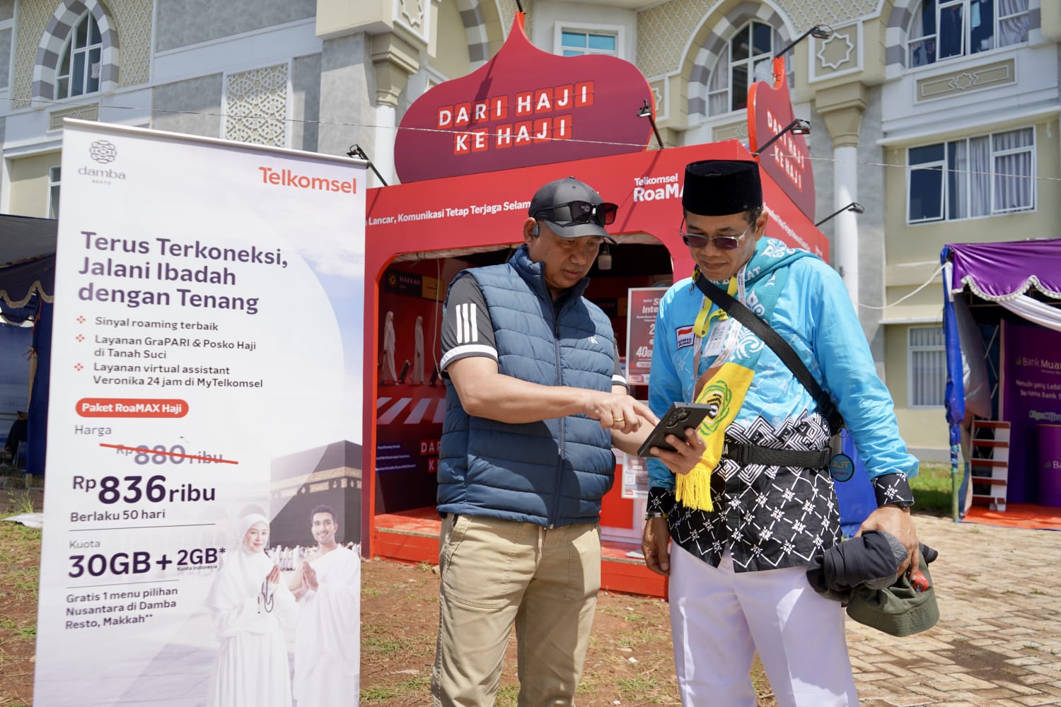 Jemaah Haji Makin Tenang Beribadah Pakai RoaMAX Haji Telkomsel