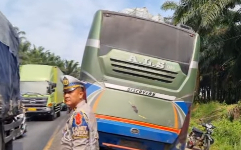 16 Orang Meninggal dalam Kecelakaan Tabrakan Bus dengan Truk