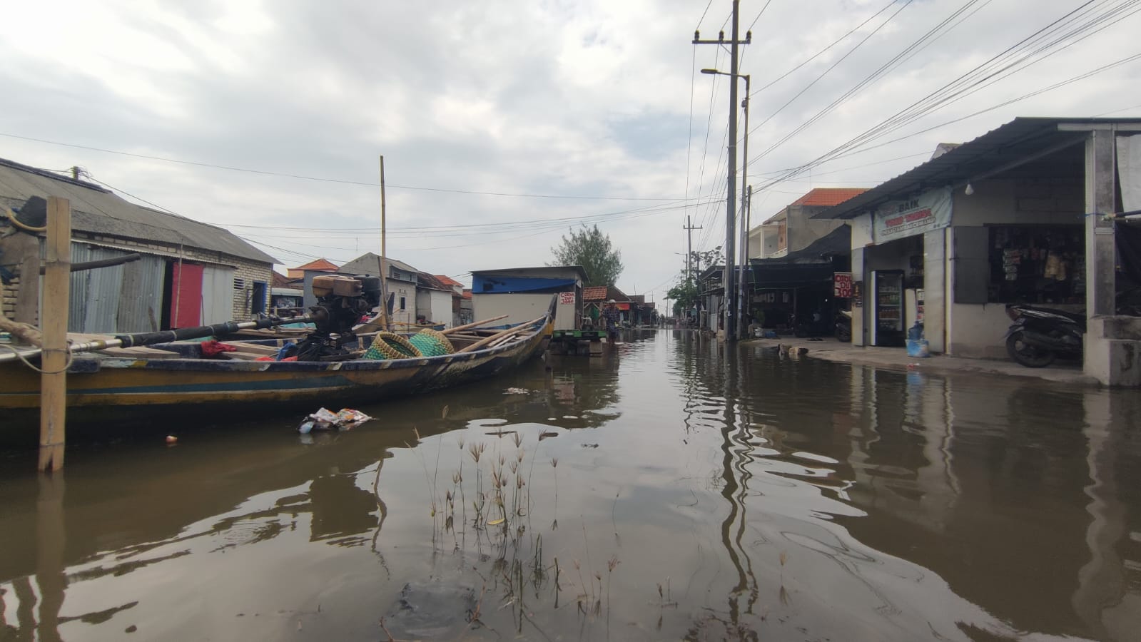 Banjir Rob Rendam Empat Desa Pesisir di Sedati Sidoarjo, Tambak Warga Lumpuh