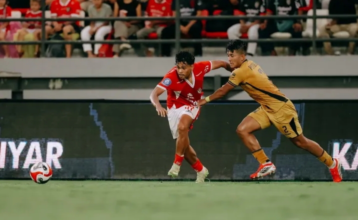 Aksi Flare Sedikit Nodai Pesta Gol Bali United