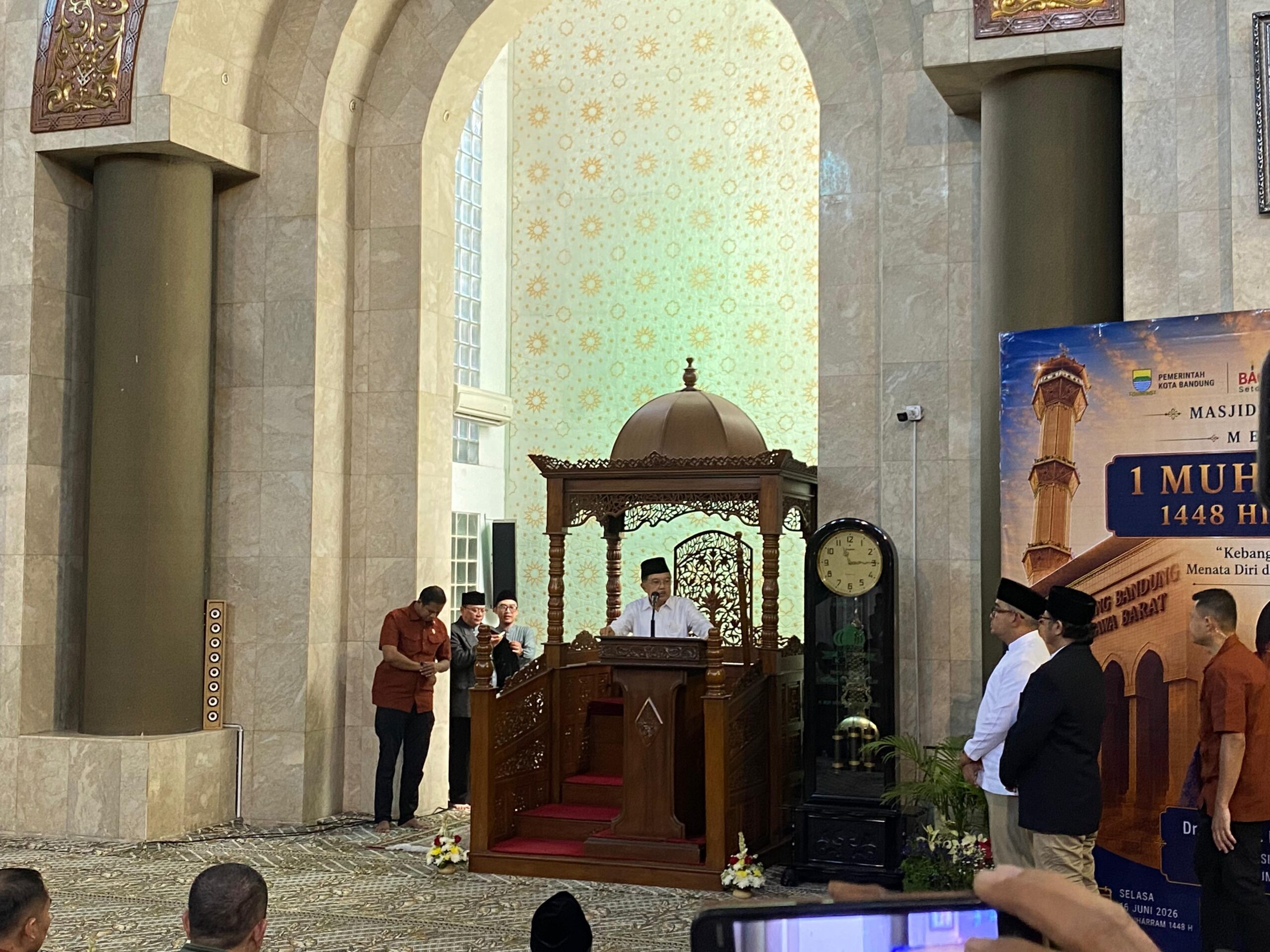Pemkot Bandung Siapkan Program Pemberdayaan Umat Masjid Agung