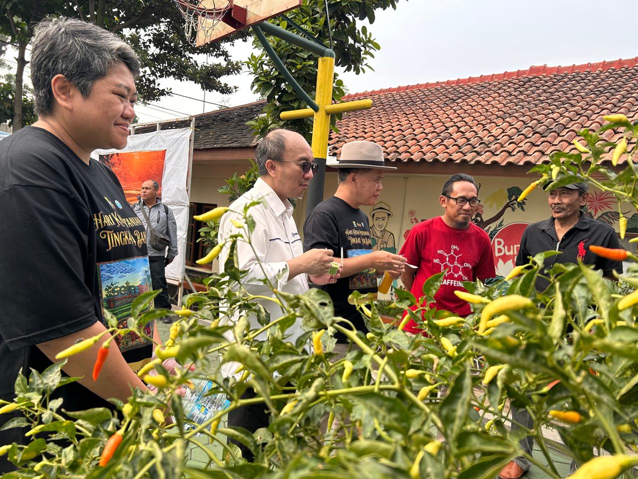 Peringati Hari Krida Pertanian, Pemkot Bandung Beri Bantuan untuk Petani