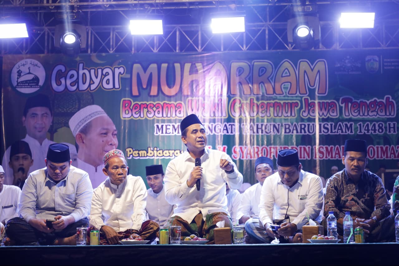 Ribuan Warga Jepara Ramaikan Pawai Obor 1 Muharam