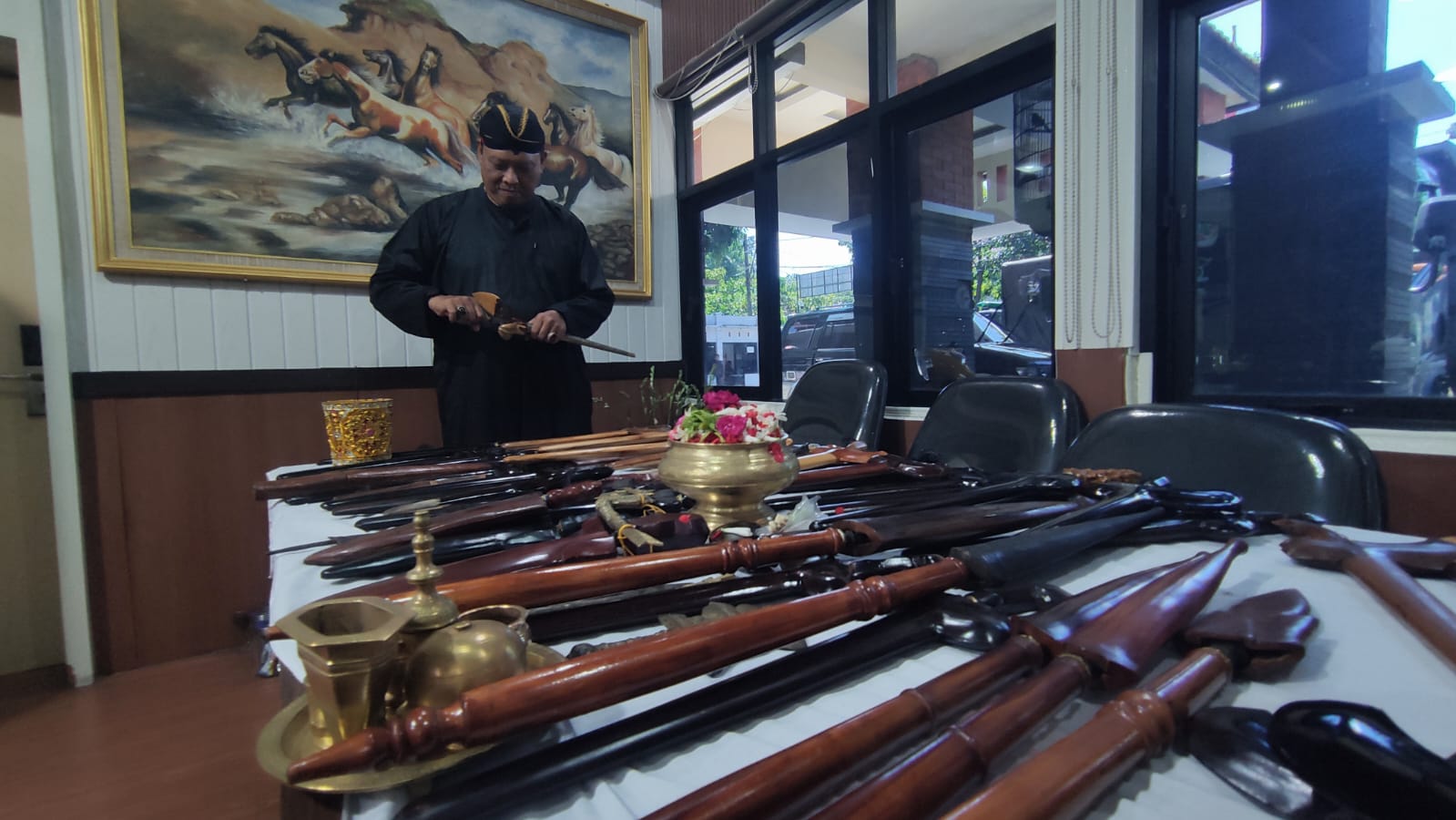 Kasatpol PP Sidoarjo Gelar Jamasan Pusaka 1 Suro