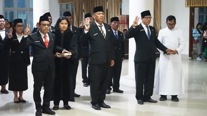 Lantik 17 Pejabat Administrator, Pemkab Tapanuli Utara Perkuat Aparatur