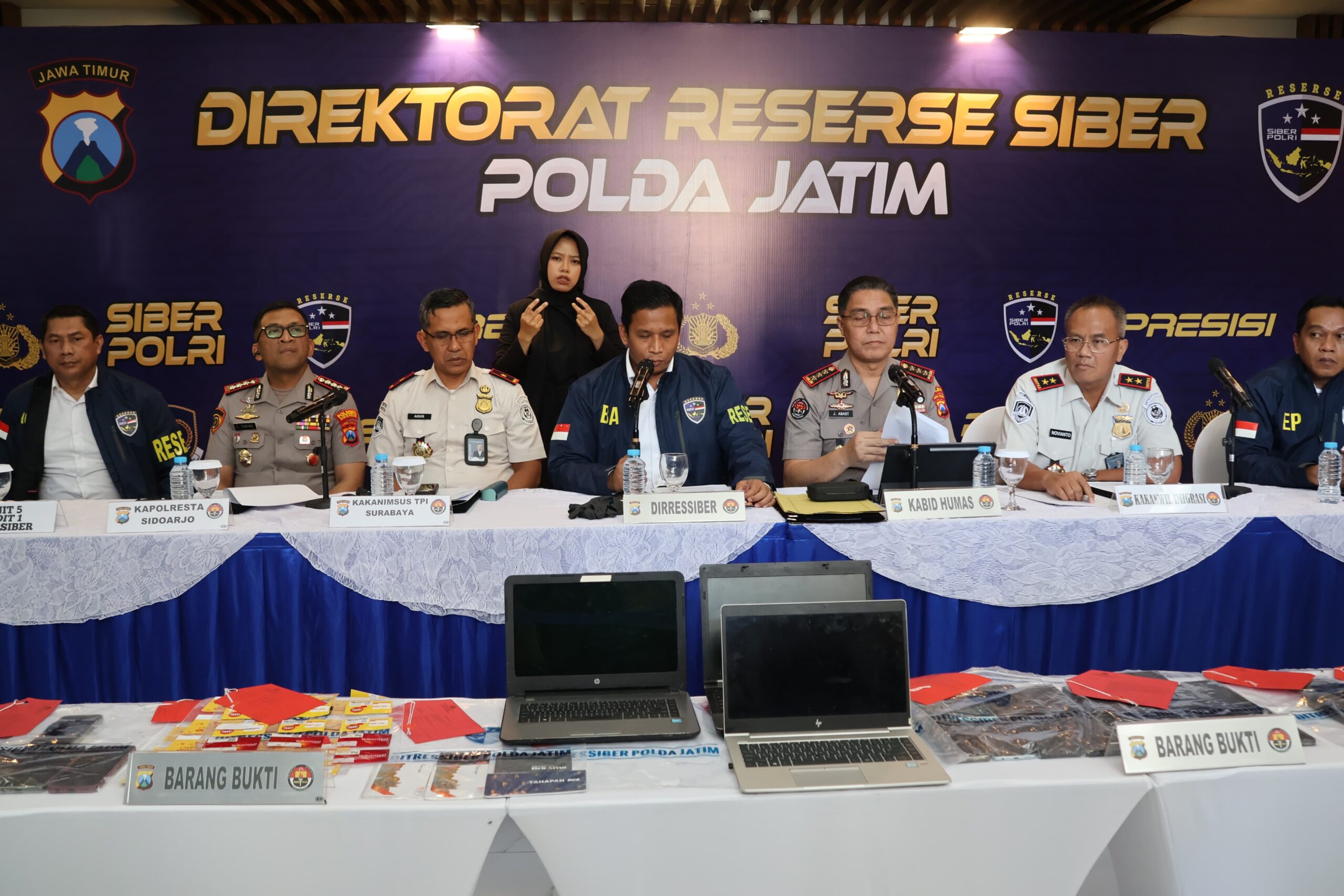 Imigrasi dan Polda Jatim Bongkar Jaringan Love Scamming WNA, 35 Orang Jadi Korban