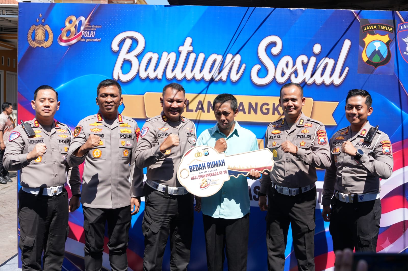 Polresta Sidoarjo Gelar Bedah Rumah Warga tak Mampu  Jelang Hari Bhayangkara