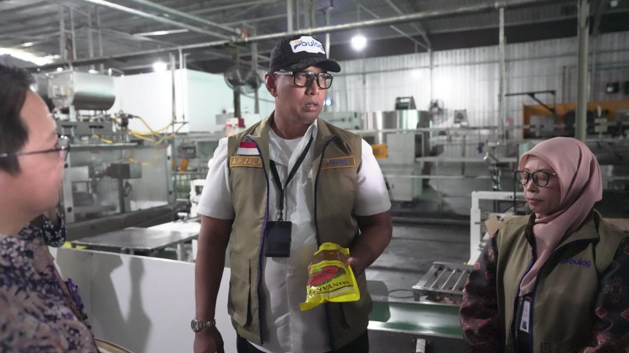 BULOG Tarik Seluruh MinyaKita Produksi PT KMR yang Diduga Berbau Solar