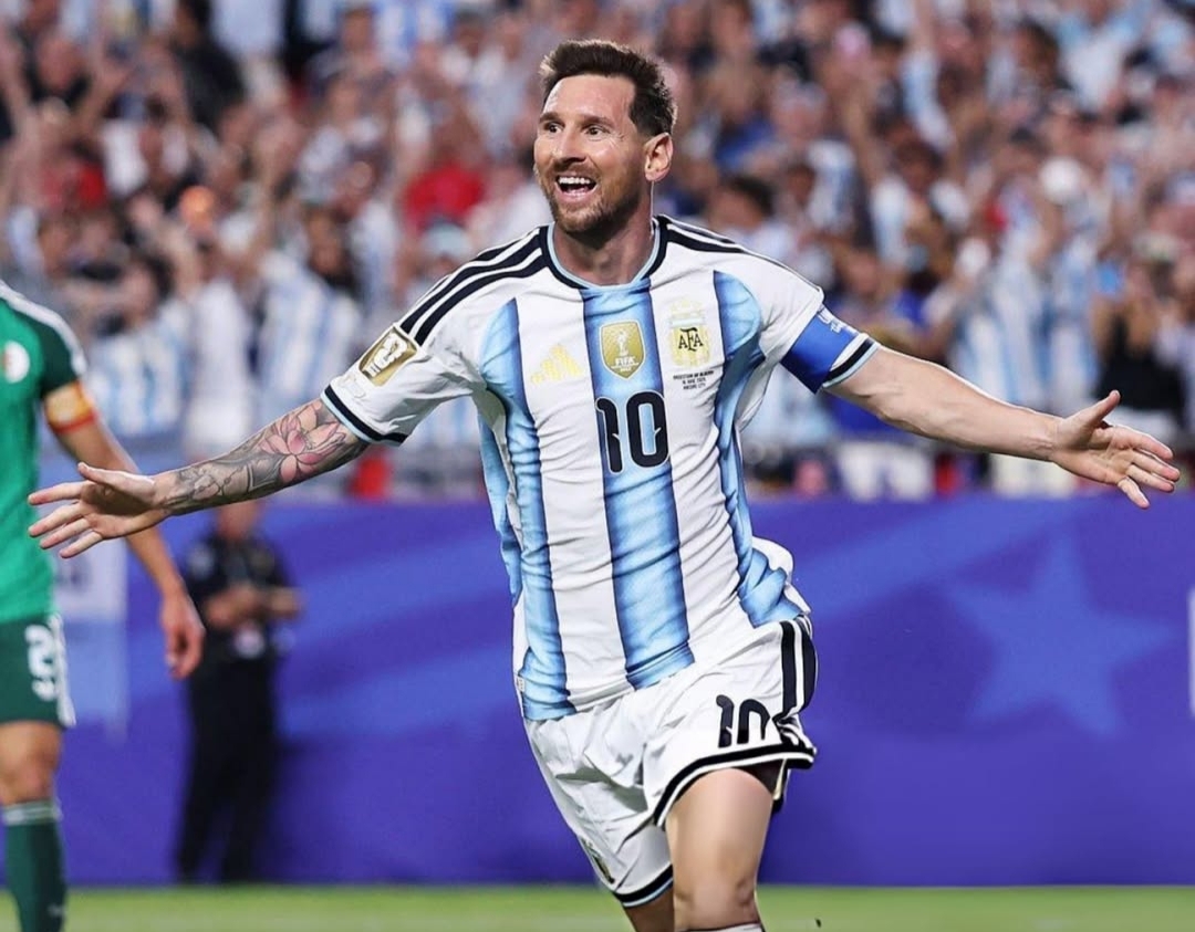 Messi Hattrick, Argentina Gulung Aljazair 3-0