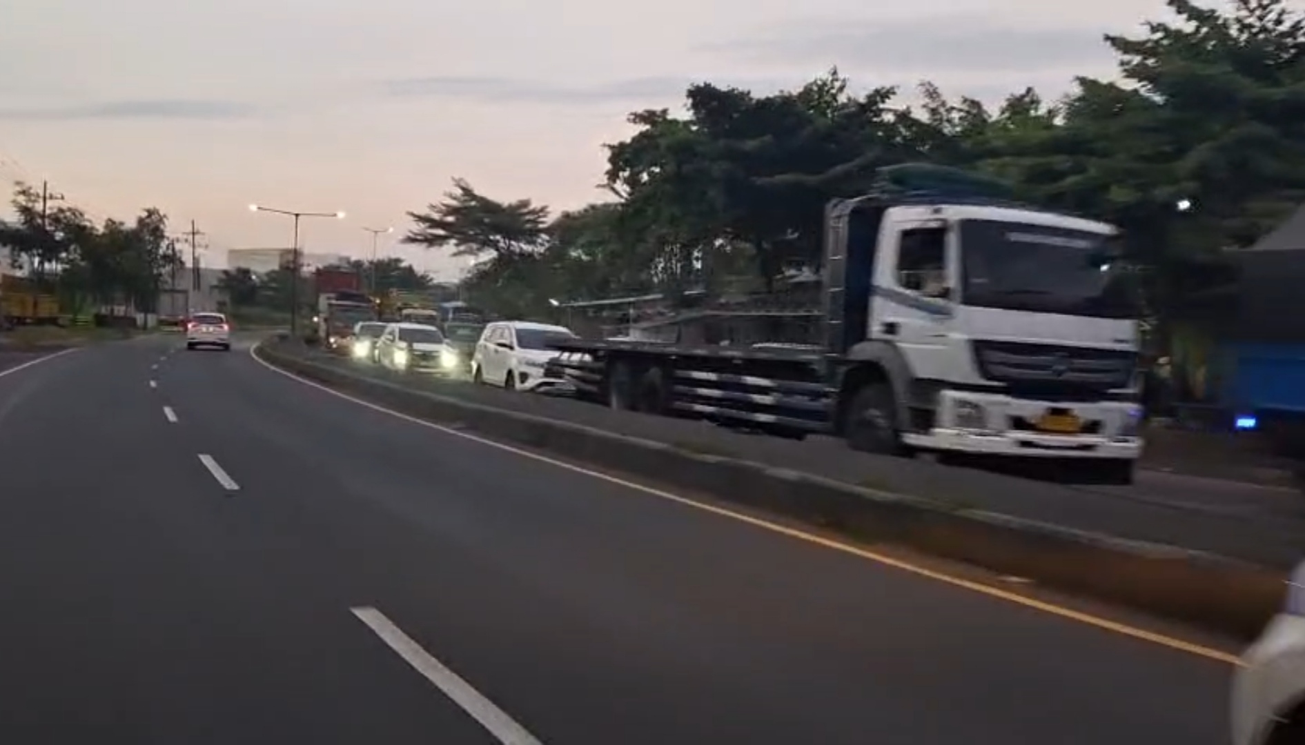 Solar Langka di Sidoarjo, Jalur Surabaya–Mojokerto Stuck