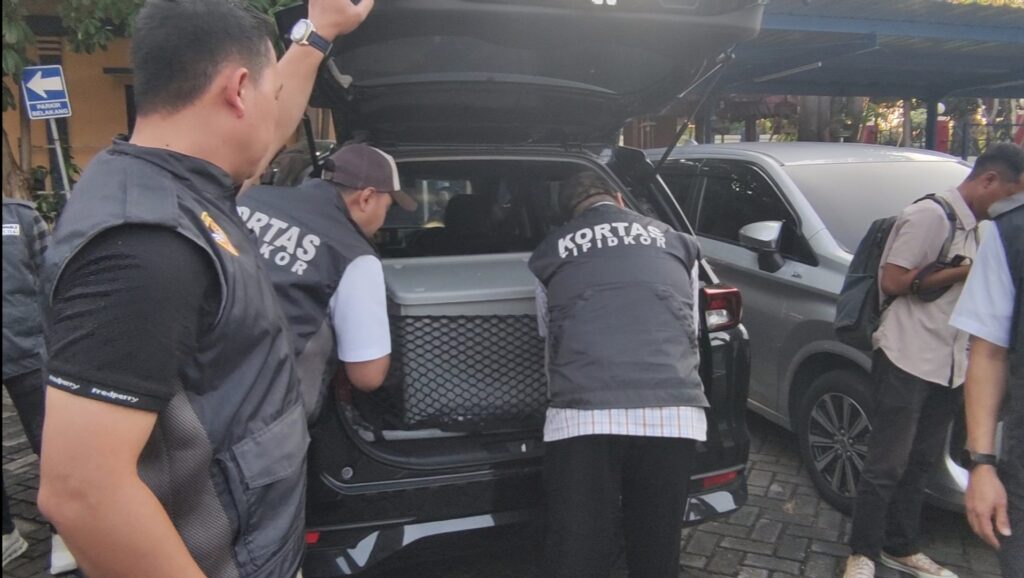 Kortas Tipikor) Polri menyita aset bernilai fantastis mulai dari uang tunai ratusan juta rupiah, puluhan gram emas, dokumen 7 kontainer.