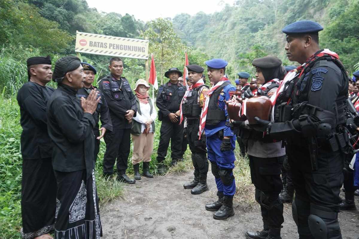 Sambut HUT Bhayangkara, Polda DIY Ambil dan Serahkan Air Suci