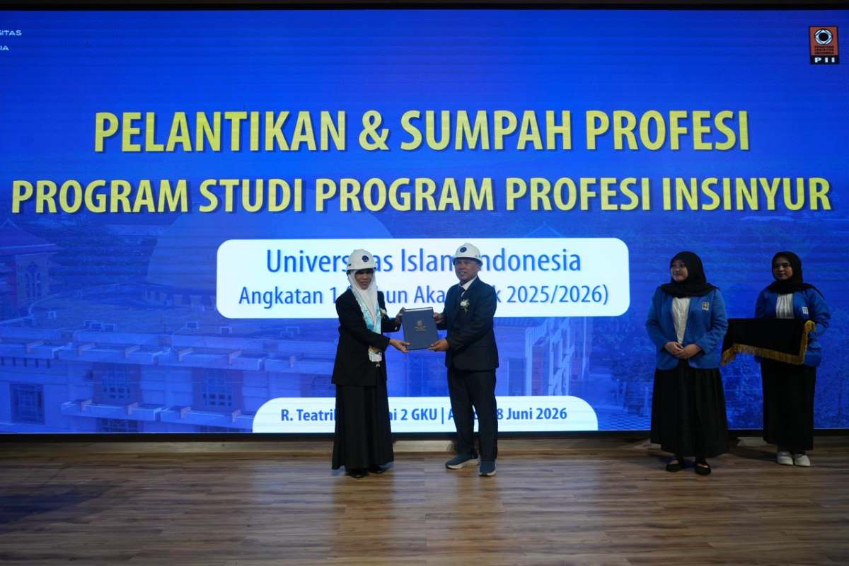 UII Lantik 88 Lulusan Perdana Program Profesi Insinyur