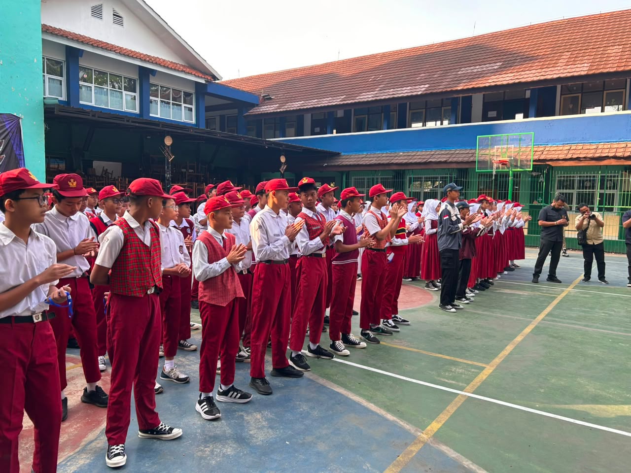 Disdik Kota Bandung Larang Sekolah Negeri Jual Seragam ke Murid Baru